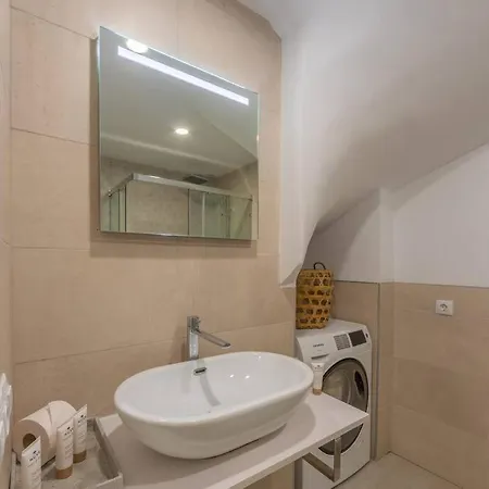 Centric Modern Floor With Terrace, Sea View And Parking Quality Beds